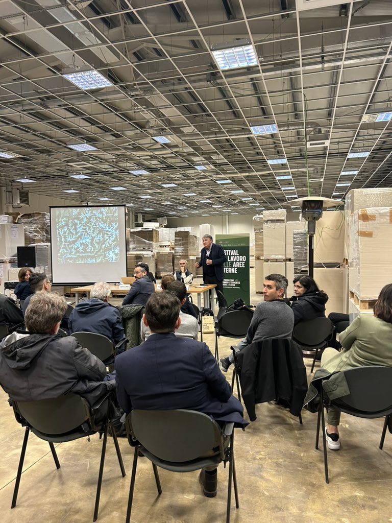 Festival del lavoro nelle aree interne
Ieri una giornata ricca di interventi con tanti punti di vista, multidisciplinarietà e una lettura fuori dalle retorica. Un racconto collettivo del tema del lavoro, delle opportunità per un futuro nelle comunità. 
#CiviltàAppennino
#FLAI2023