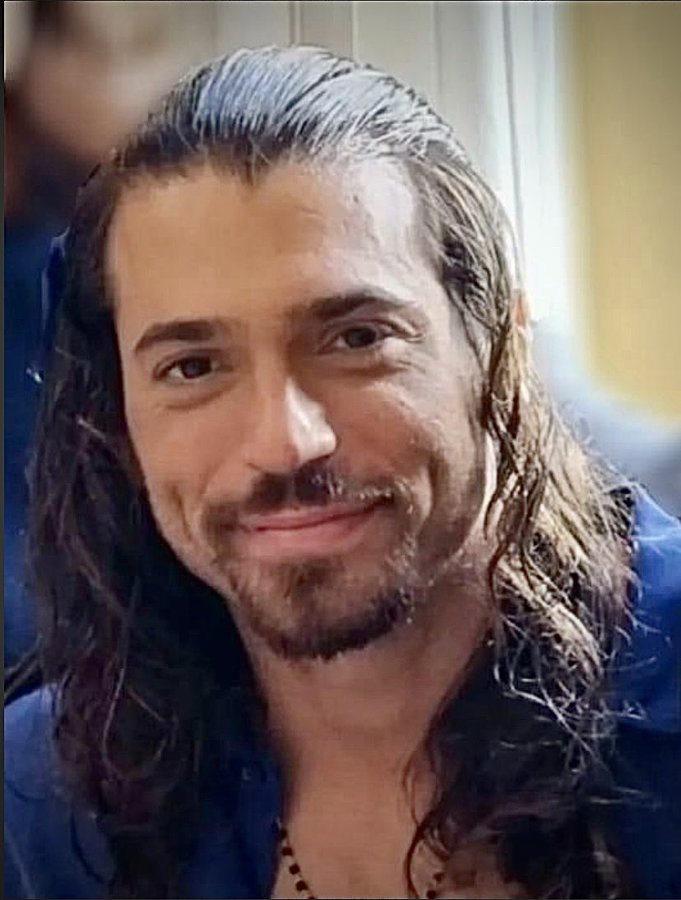 @CY_Forever_ @Lenaserra01 Beautiful words are like a melody of love that gives flowers of words in a wonderful heart of sweet fire. Good morning and happy weekend for you princesses 💖🏝️ #CanYaman
