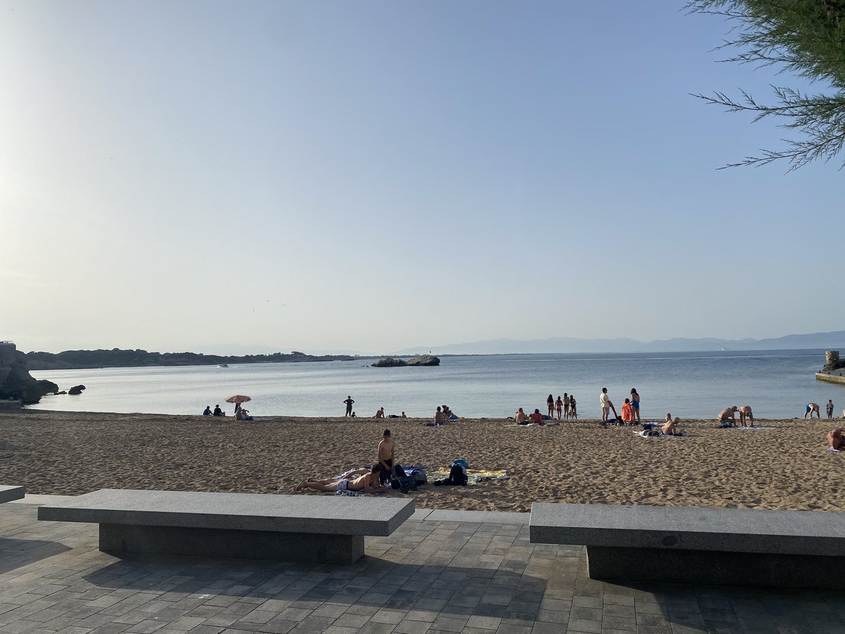 ultrasonica's tweet image. Gràcies als que vau venir ahir a l’Escala a parlar d’#Algoritmes 💟, especialment a @fonalleras per l’anàlisi tan minuciosa dels mecanismes de la novel·la, i a la @llibreriavitela per acollir-nos i pel detall 🤍 de preparar una playlist amb tota la música que surt al llibre 🫶🎶