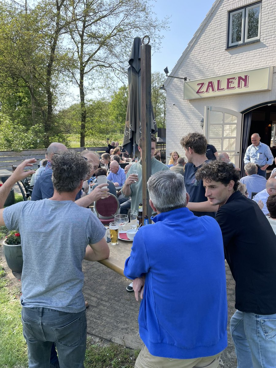 Gistermiddag werd ik in het zonnetje gezet ivm m’n 25 jarig jubileum bij @Brab_Landschap .
Erg gezellig, met familie, collega’s, oud- collega’s vrijwilligers en werkrelaties.
Allemaal bedankt voor deze prachtige middag en avond. Laten we een begin maken voor de volgende 25 jaar😉