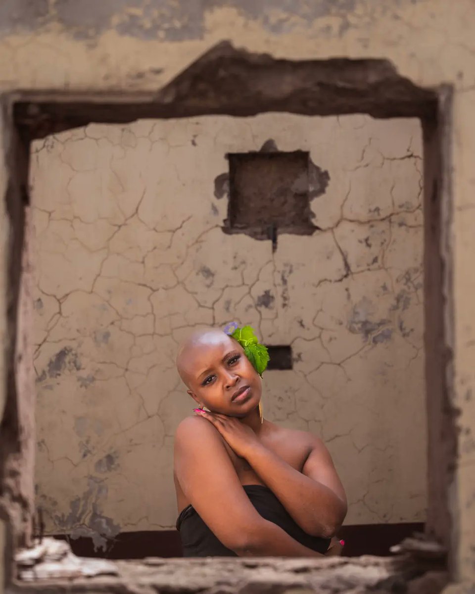 NdindaFrancisca's tweet photo. IDENTITY FOR BEAUTY ( 1ST SERIES)
My identity is my baldness that's why I embrace the beauty of an Young Africa Bald Woman.
#beauty #bald #natural #canoon
#WakandaForever
Photographer: @sirdat https://t.co/PQDooGPLT8