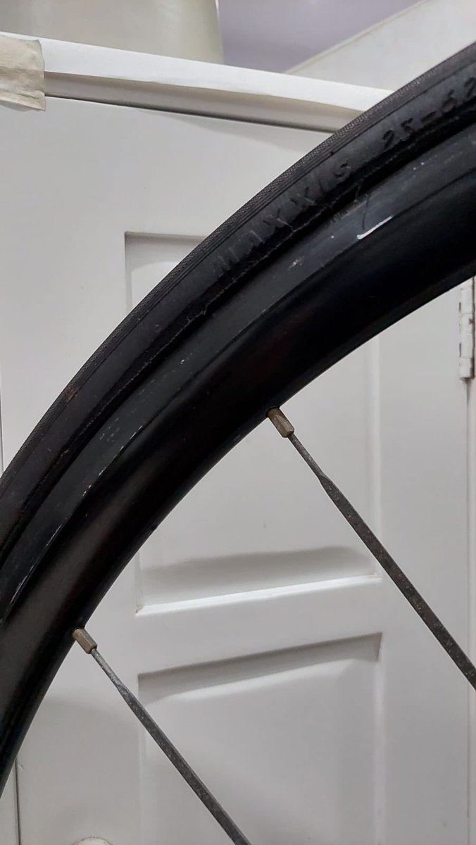 andiraa's tweet photo. Mavic Ellipse wheelset for sale 2nd. Buka 3.5jt. Make me an offer #fnfjb https://t.co/xKyCVTeubZ