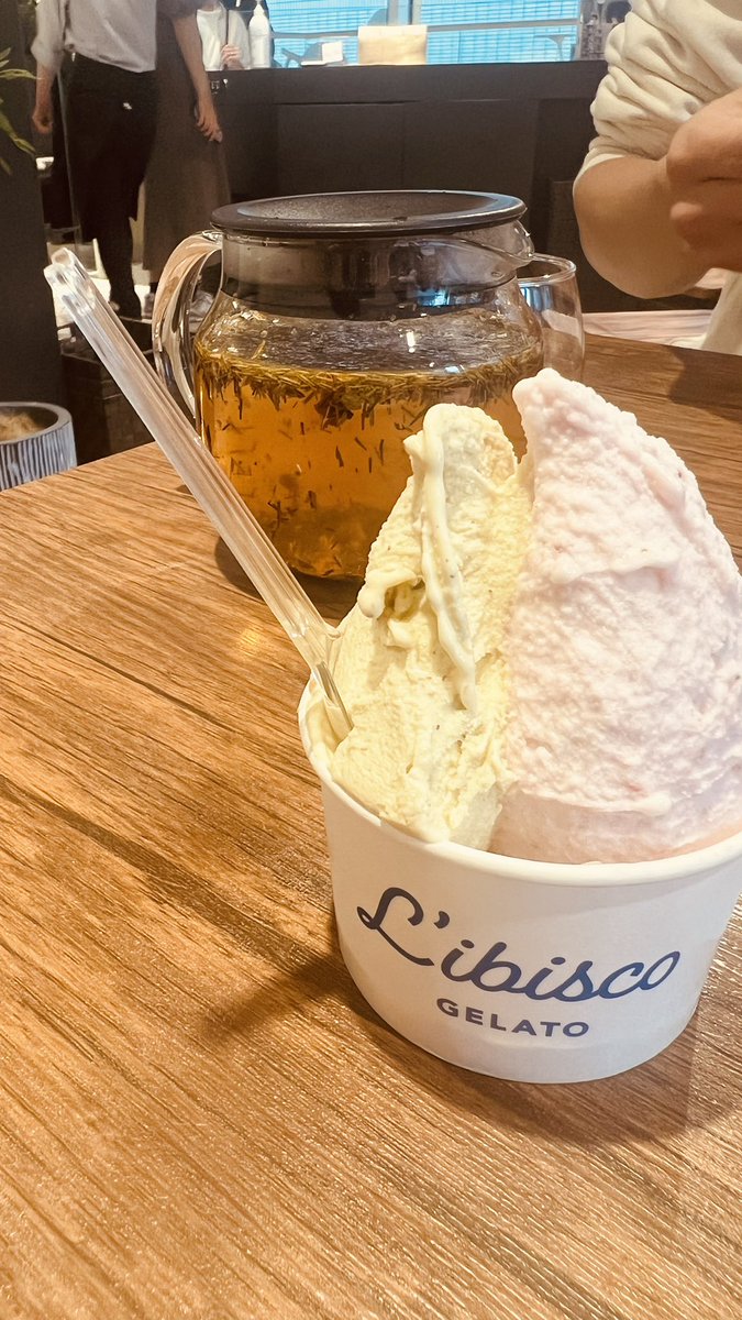 nanary_sub's tweet photo. 銀座の生ジェラート屋さん美味しい♡ピスタチオといちごにしました😋🌸 https://t.co/lxLCNtcDoJ