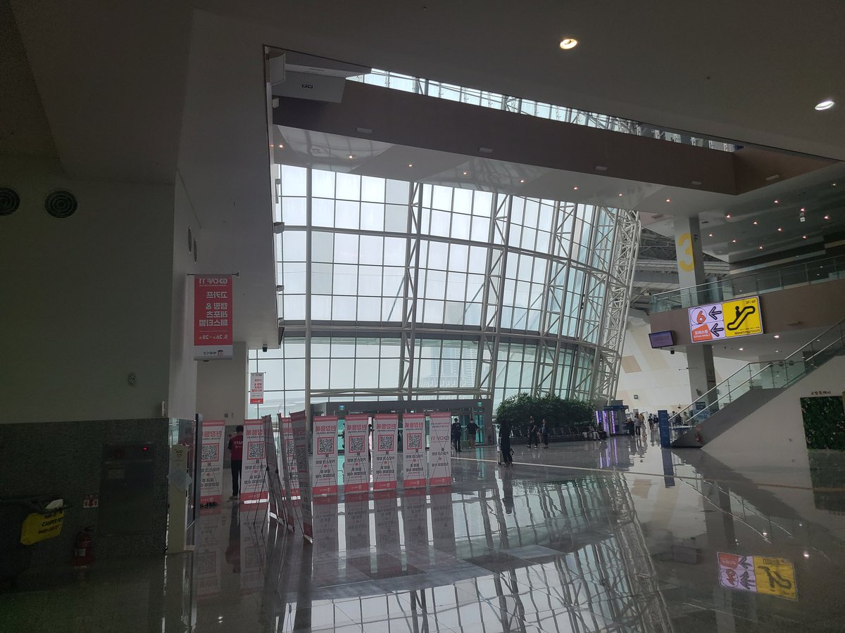 비오는날 고카프 캠핑박람회  구경
비와서 사람 없을것 같았는데 예상외로 많아서 놀랐네요 ㅎㅎ 아이들도 얌전하게 있어줘서 편하게 구경하고 왔습니다~^^