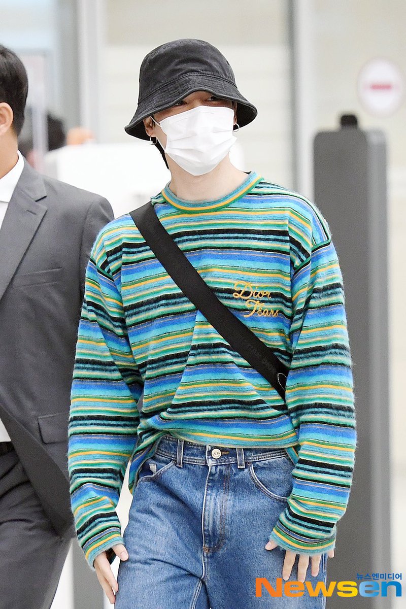 btspicstwt_'s tweet photo. [📸 PHOTOS] 

#Jimin has safely arrived back in Korea from London.. 🛬🇬🇧 (1)

[source: k-media] https://t.co/qCZCloWuul