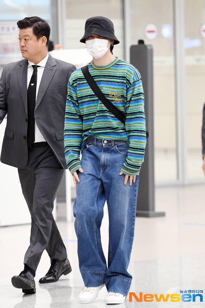 btspicstwt_'s tweet photo. [📸 PHOTOS] 

#Jimin has safely arrived back in Korea from London.. 🛬🇬🇧 (1)

[source: k-media] https://t.co/qCZCloWuul