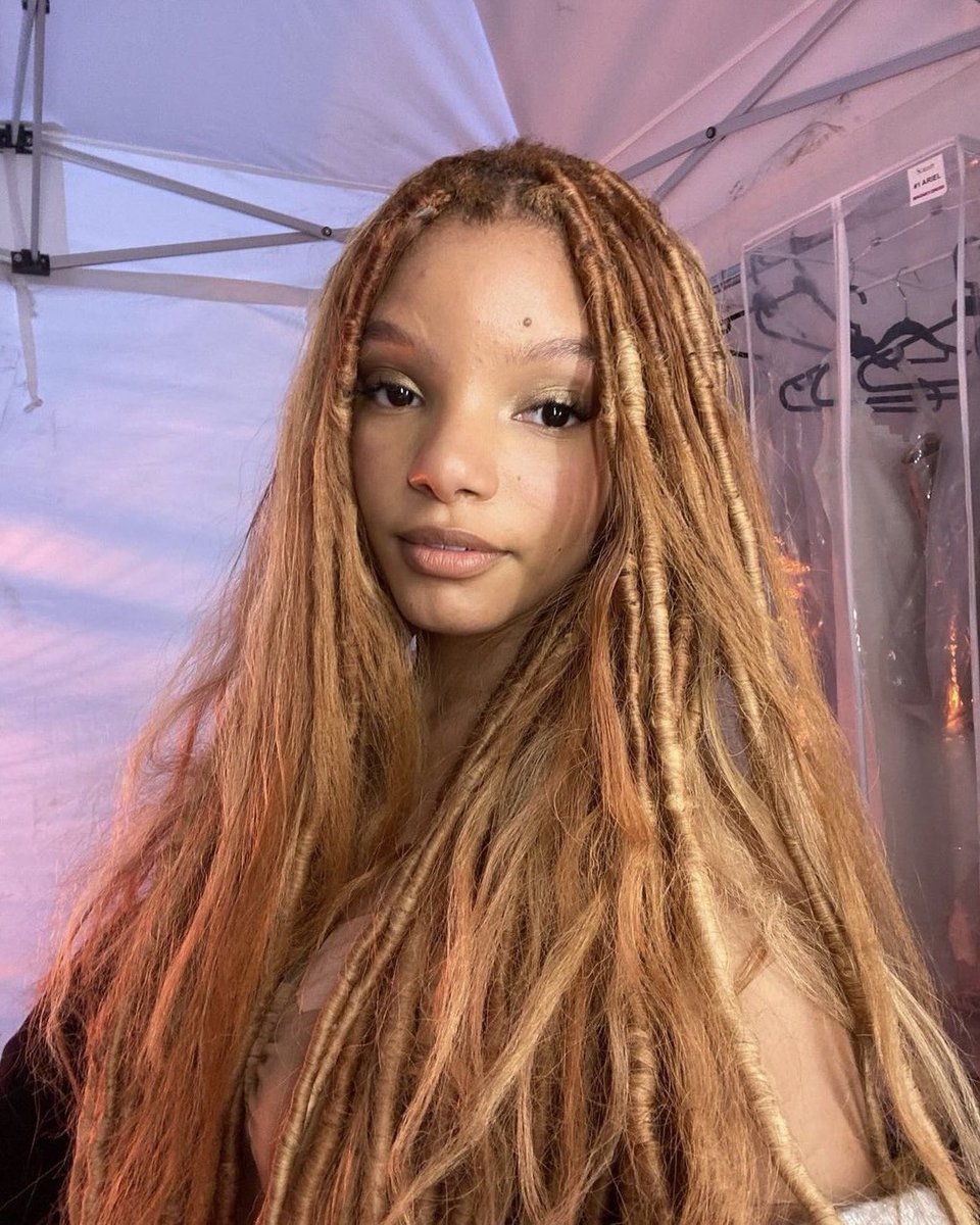 aquaboyysl's tweet image. อีไหนด่าแอเรียลไม่สวย ผมไม่แดง ฉากโขดหินน่ากลัว จะด่าใครก็แหกตาดูก่อน เอาอะไรมาไม่สวย ถ้ากลัวมากก็ดูนางเงือกในจ๊ะทิงจาต่อไปเถอะ ตาต่ำ อีโง่