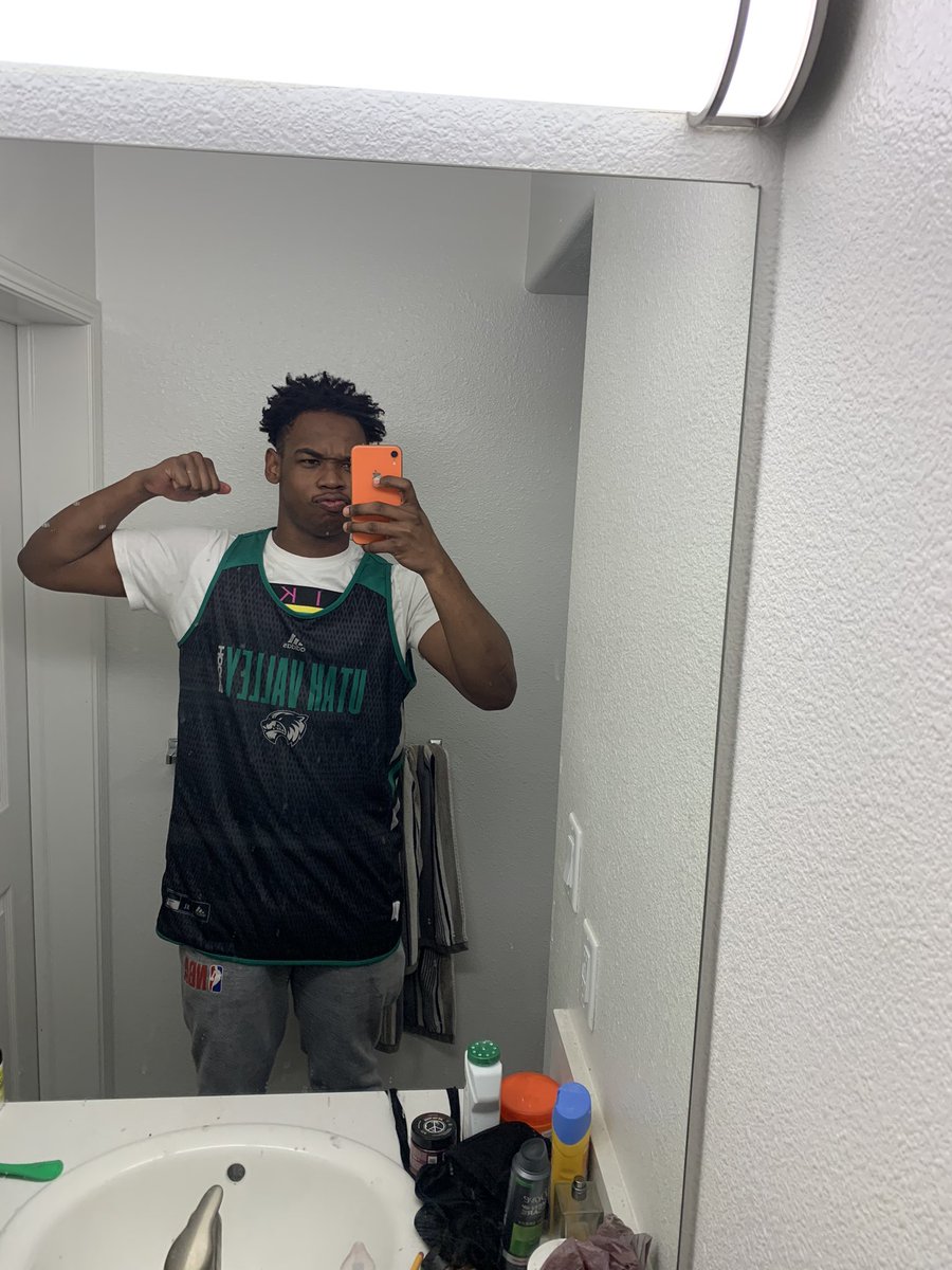 raffeeth28's tweet photo. I put my ass back to work https://t.co/fRChB45YtP