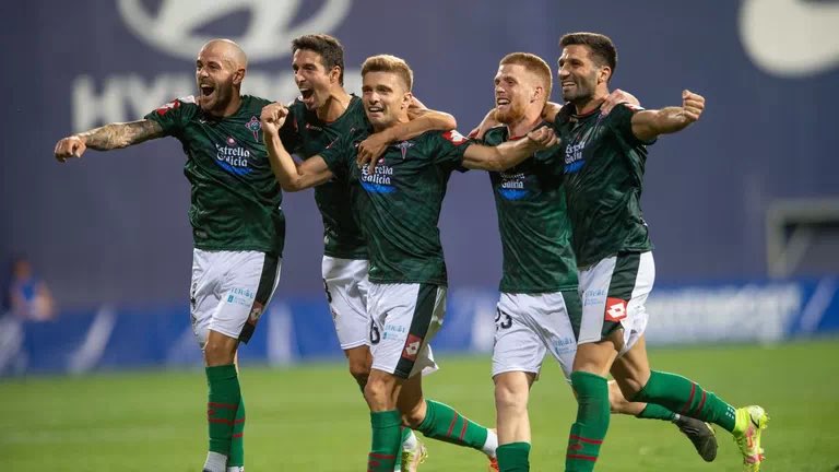lucaferrone17's tweet photo. Hoy es nuestro día. Juntos como siempre lo hemos hecho durante toda la temporada… VAMOS A POR ELLO! Opa @racingferrolsad !! 🟢⚪️ https://t.co/tlJ0Vw8MG9