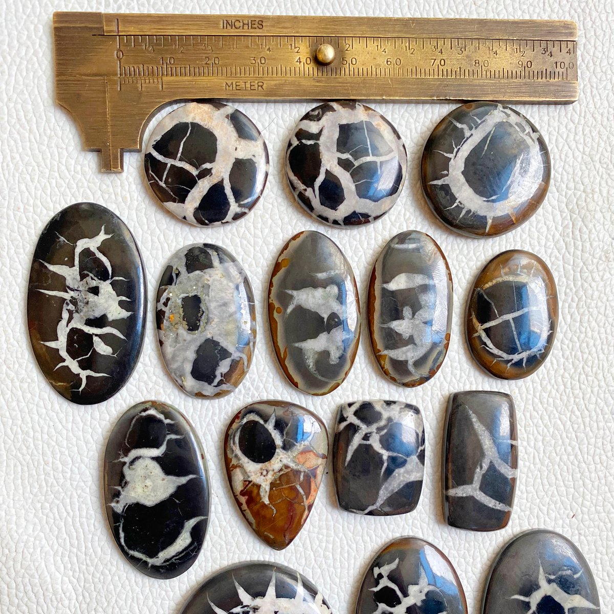 fizasagems's tweet photo. Black septarian lot

We accept payment through 
PayPal/Bank Transfer •100% secure

500   Gram - ( $221 USD)
1000 Gram - ( $427 USD)

$ 25.99 USD Express shipping

#blackseptarian #blackseptarianjewelry 
#blackseptariansphere #blackseptarianjewelry #blackseptarianpendant https://t.co/0t8WLLAZGc
