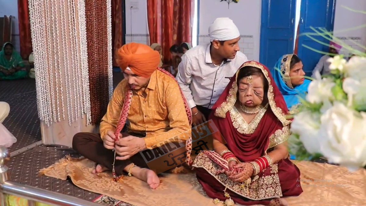 dailypostpunjab's tweet photo. Blind ਜੋੜੇ ਦੀ ਬੇਹੱਦ ਅਨੋਖੀ ਪ੍ਰੇਮ ਕਹਾਣੀ
ਨਾ ਕਦੇ ਮਿਲੇ, ਨਾ ਵੇਖਿਆ
ਬਸ ਆਵਾਜ਼ ਰਾਹੀਂ ਹੋਇਆ ਪਿਆਰ
ਰੇਡੀਓ 'ਤੇ ਸ਼ਰਨਜੀਤ ਦੀ ਆਵਾਜ਼ ਸੁਣ ਦਿਲ ਦੇ ਬੈਠਾ ਫਗਵਾੜਾ ਦਾ ਜਸਜੀਤ
#Phagwara #Punjab #BlindCouple #Unique #LoveStory #GalleryPics #Dailypostpunjabi #Dailypost https://t.co/peBzsnV6vb