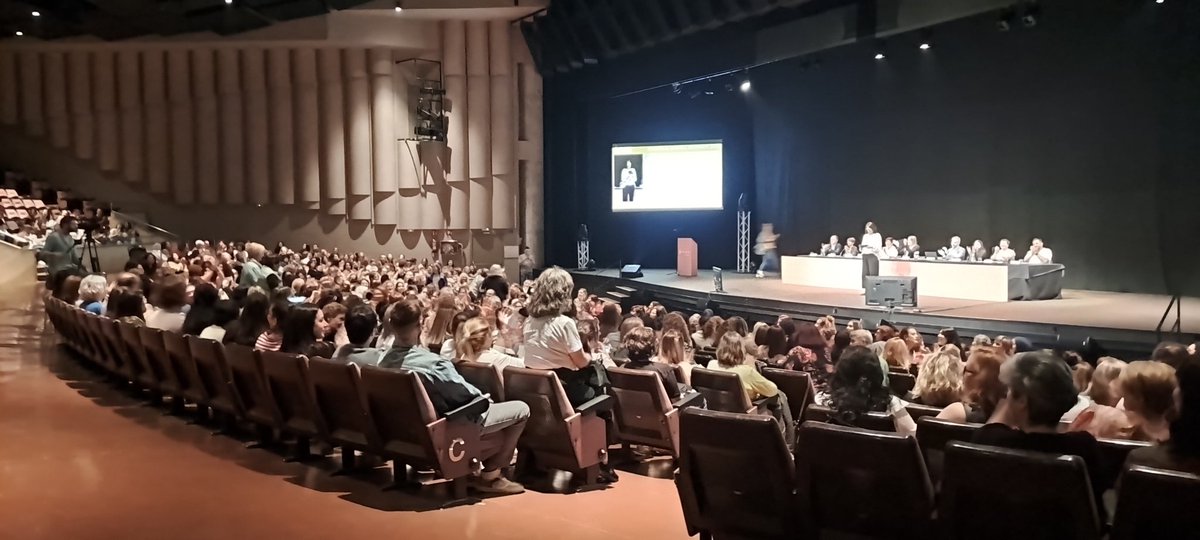 Arranquem #AssembleaSuara Ha estat difícil piular, perquè després de molt temps tot han estat abraçades de les de veritat. Una cooperativa sense ànima no seria res. Venim del Nord, venim del sud..🎶  #PersonesQueDecideixen #cooperativisme