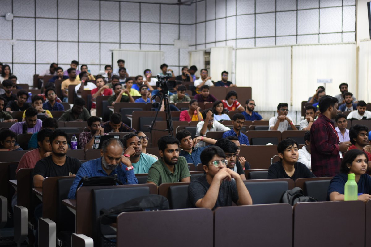 iitm_bs's tweet image. On Day Two, we listened to the geniuses with a passion for teaching and enriched our minds with knowledge of the present and the future.

#IITMadras #BSDegree #Students #Teachers #Education #Learning #Paradox23 #Classrooms