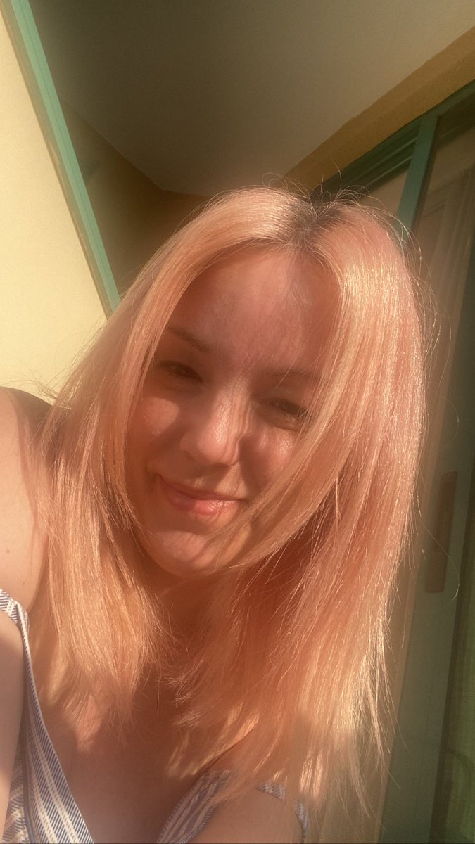 Laura Jayne tweet media