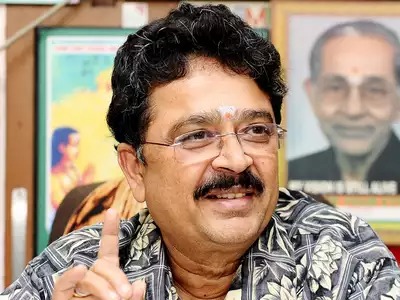 SooriyanFMlk's tweet photo. தனக்கு கொலை மிரட்டல் விடுக்கப்பட்டமையால்  மயிலாப்பூர் காவல்நிலையத்தில் முறைப்பாடு செய்துள்ளதாக  நடிகர் எஸ்.வி.சேகர் தெரிவித்துள்ளார்.
#SVeShekher #Trending #CinemaUpdate #TamilCinema #Complaint #complaintCase https://t.co/qdkpxqYG0G