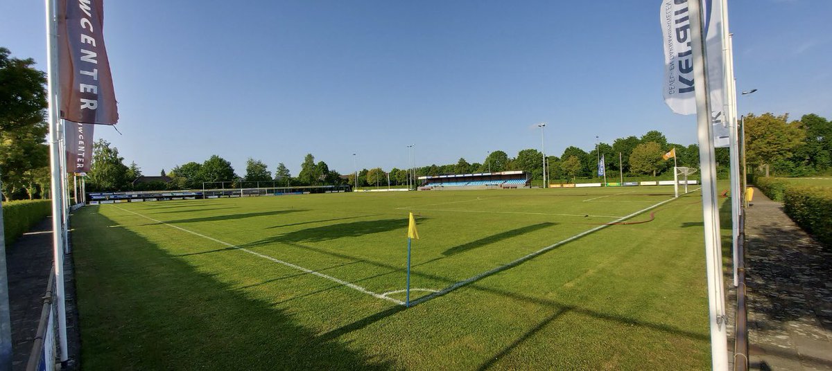 DVC_Dedemsvaart's tweet photo. Enorm groot compliment aan de onderhoudsploeg! 

Gisteren is het veld gemaaid en gesproeid en ook vanochtend is er gesproeid! Fantastisch! 🔶🔷

#DVC #3coost #dvchat https://t.co/fc7sCauJNf