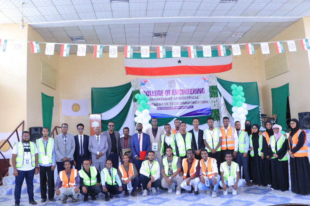 UniofHargeisa's tweet image. The Electrical and Telecommunication students display projects at exhibition held in Hall A at University of Hargeisa.

 #exhibition #Engineering_projects #UoH