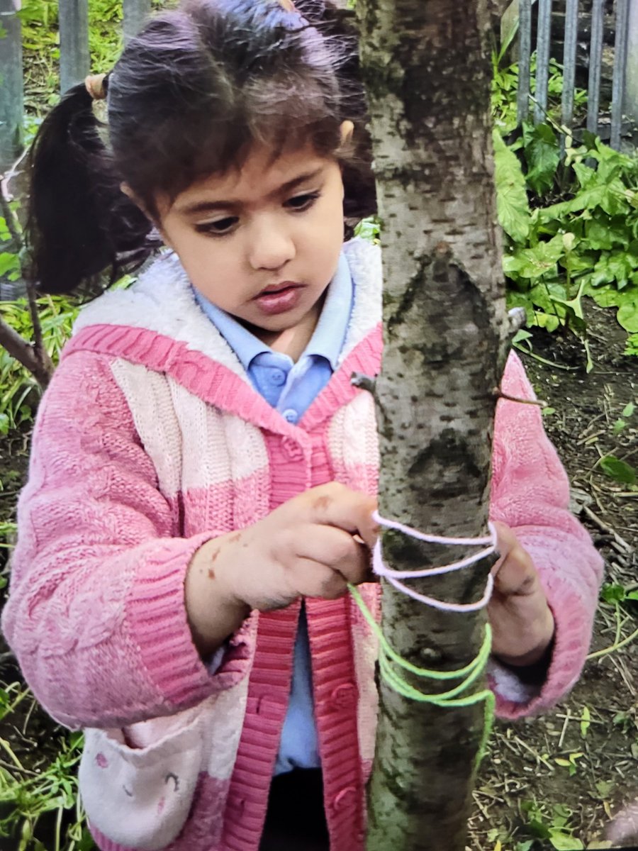 EYFSatStPhilips's tweet photo. Weaving and wrapping using leaves, vines, flexible sticks and colourful wool in the forest yesterday. #forestschool #Wellbeing #concentration @BfdForestSchls @BDAT_CPD @WeAreBDAT @STPHILIPSCE https://t.co/ADhhEk1kp3