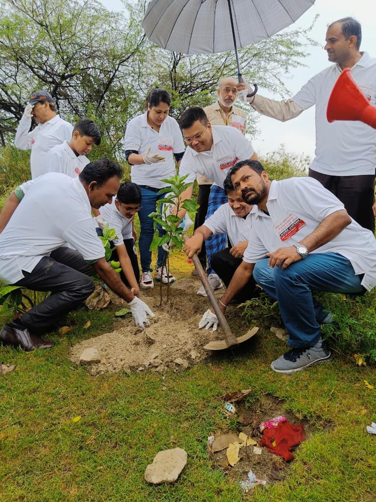 NRCD_MoJS's tweet photo. #Plantation #CleaningBank #AwarenessGeneration activities as part of #MissionLiFE #WorldEnvironmentDay by @NRCD_MoJS @KalindiKunj #RiverYamuna 🇮🇳@irsashok https://t.co/5YGeyKsUWI