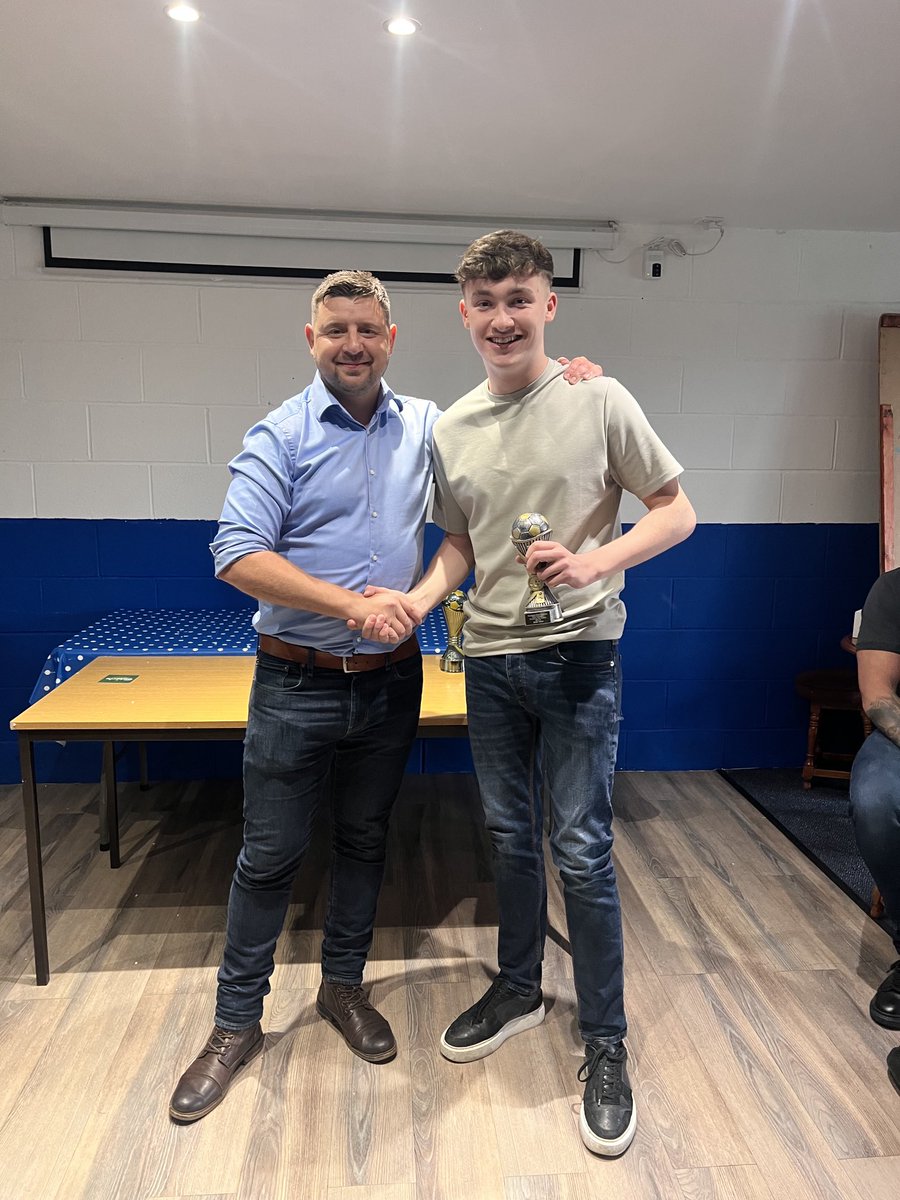 BTReserves's tweet image. Johnny Woods received managers player of the season from Mark 👏👏👏👏