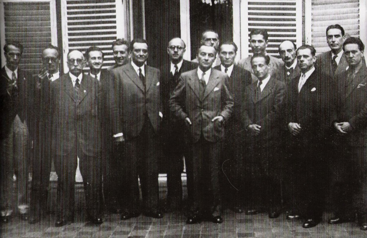 Le 27 mai 1943, il y a exactement 80 ans, les grands mouvements Résistants se réunissaient autour de Jean Moulin pour former le Conseil national de la #Résistance. 

Rendons hommage aux femmes &amp; aux hommes qui se sont battus pour la #France.