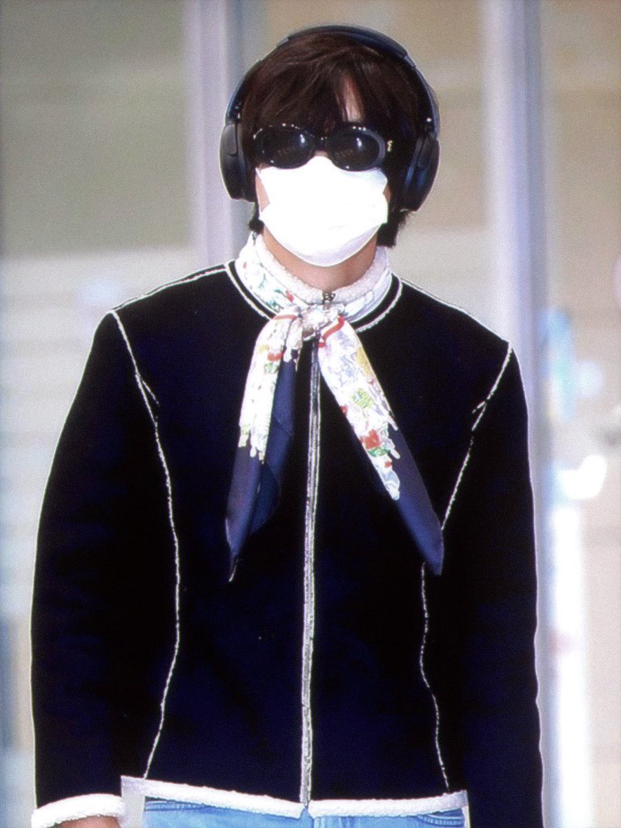 kookvtwins's tweet photo. welcome home taehyung ♥︎🫶🏻 https://t.co/lqvTZcV2JK
