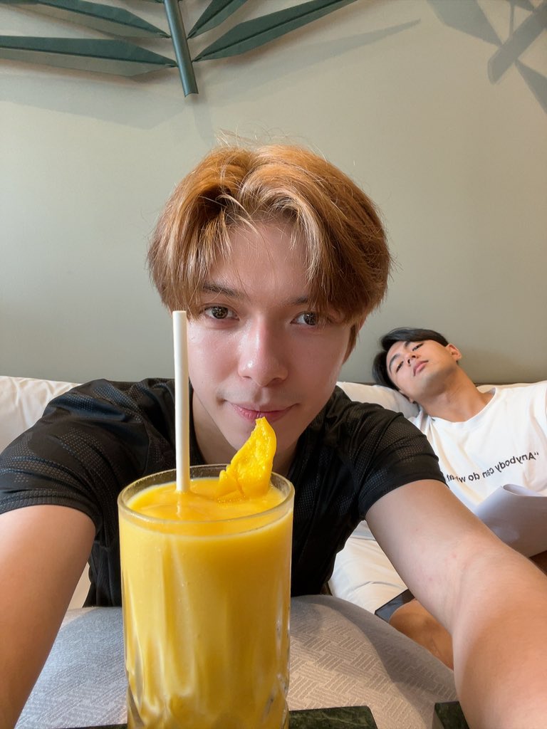 Nag cacrave na tuloy ako sa mango😭

#ChowkingHaloHaloxBGYO 
#BGYO <a href="/bgyo_ph/">BGYO_PH</a>