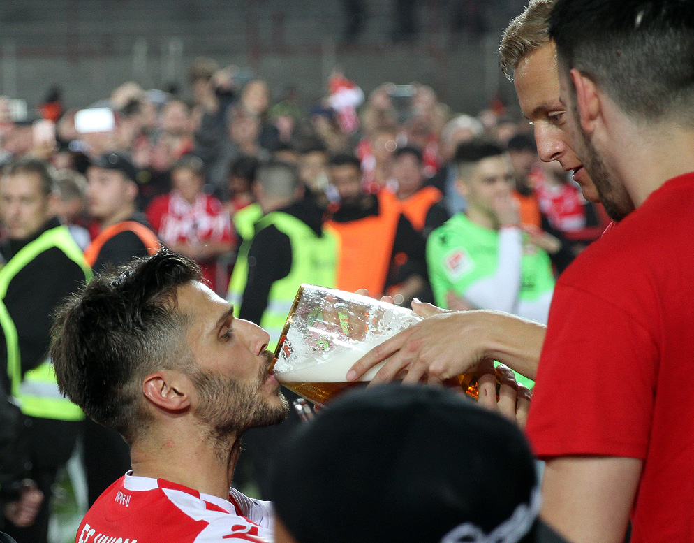 fcunion's tweet photo. Happy Aufstiegstag, Unioner ❤️🤍 https://t.co/NKp9QEEsYE