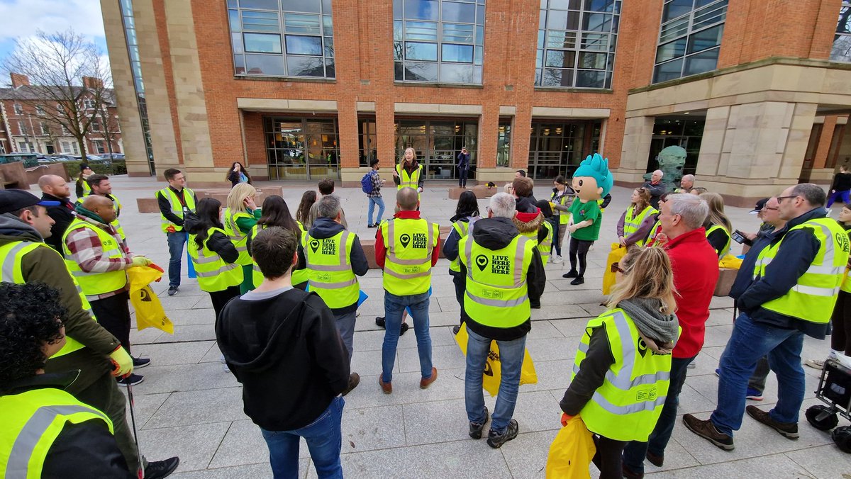 ForwardSouthPB's tweet photo. Remember to tune into the BBC "One show" on Monday 29th May for a look at work being done in holyland. Well done @bridrua @QUBEngagement @belfastcc for making a great space for residents.  We enjoy working in collaboration to make these areas green, family friendly and inclusive. https://t.co/BkeT4gevb8