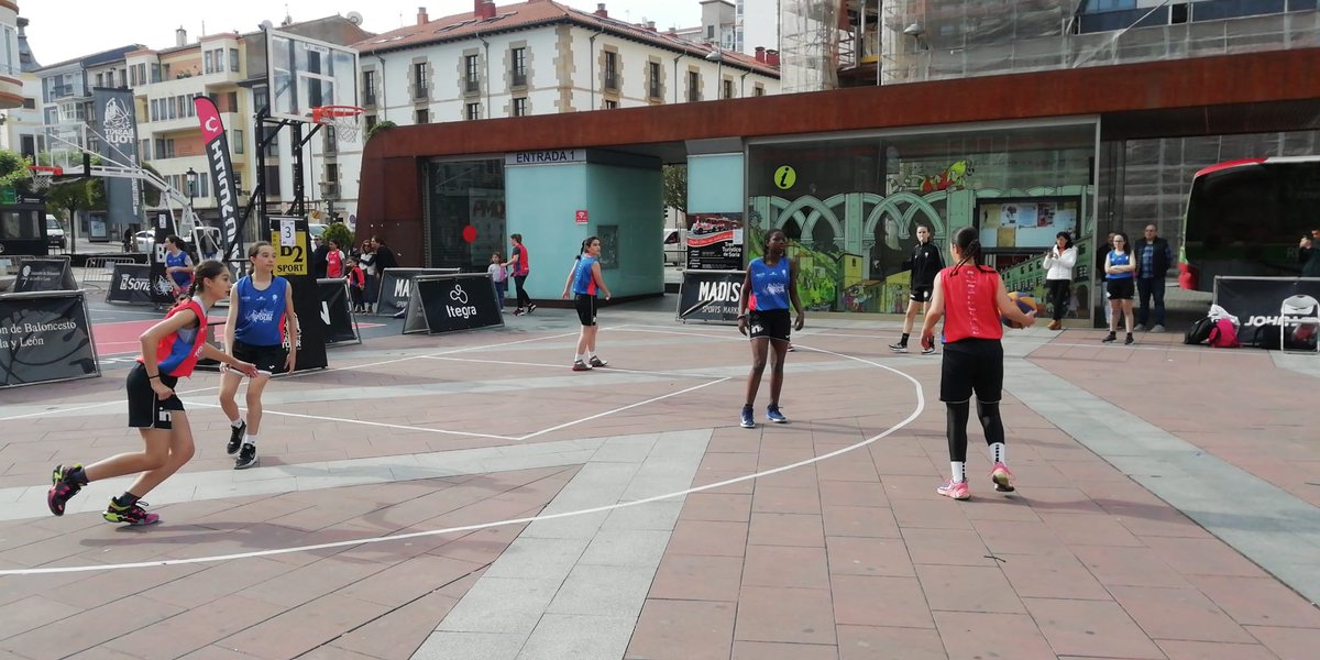 Arranca el Open de Soria del  #3x3SBT2023 🏀

😉 Ni la lluvia nos para