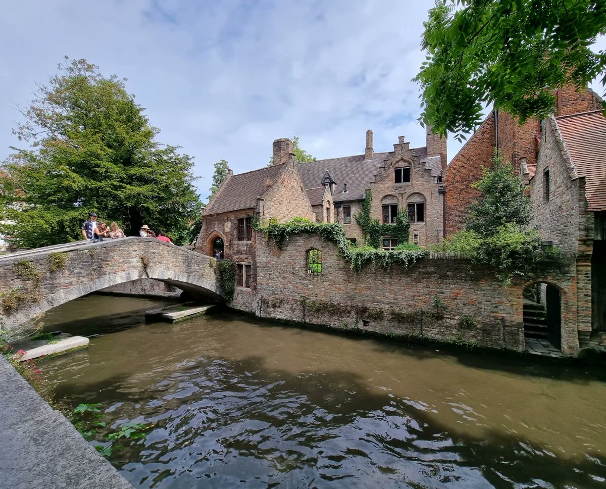 Good Morning!!! ☀️

Having visited the beautiful Boniface Bridge in Bruges, I must say, it was quaint and truly beautiful.

As a surveyor, I couldn't help but marvel at the intricate design and engineering that went into creating this historic structure. 

⚖️