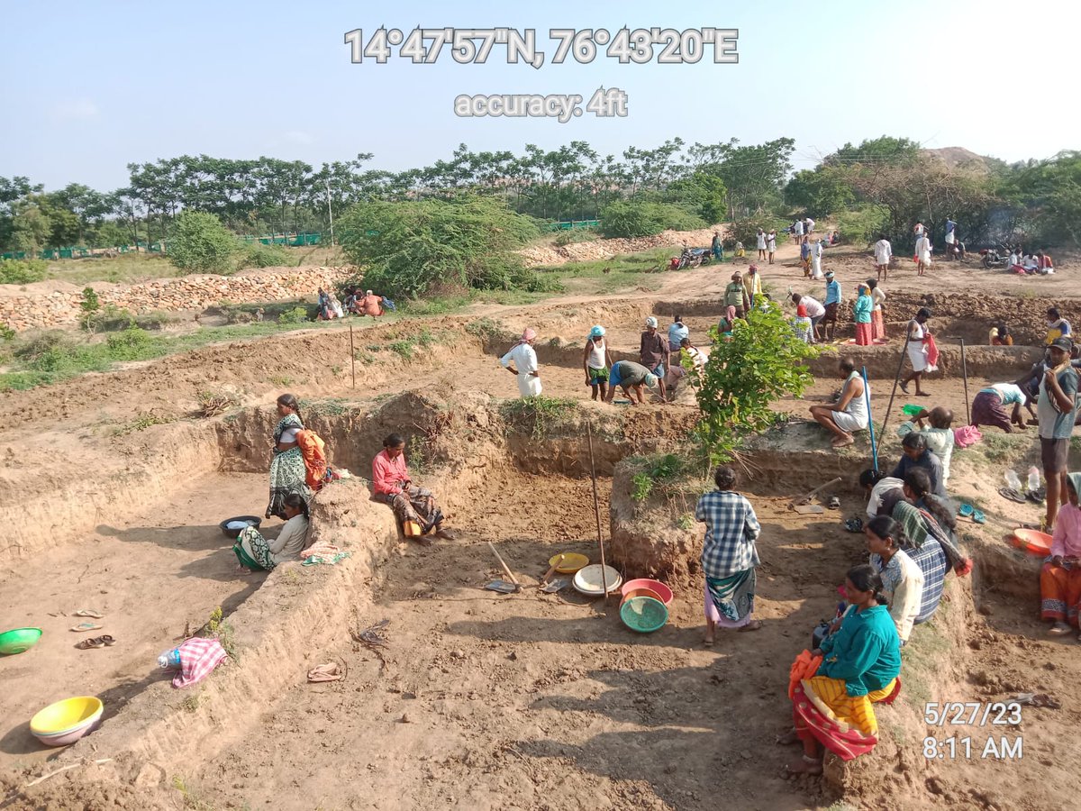 MgnregaTp's tweet photo. ಚಿತ್ರದುರ್ಗ ಜಿಲ್ಲೆ ಮೊಳಕಾಲ್ಮೂರ��� ತಾಲೂಕು ಚಿಕ್ಕೇರಹಳ್ಳಿ ಗ್ರಾಮ ಪಂಚಾಯಿತಿ  ವ್ಯಾಪ್ತಿಯಲ್ಲಿ ನರೇಗಾ ಯೋಜನೆಯಡಿಯಲ್ಲಿ ಅಮುಕುಂದಿ ಕೆರೆ ಹೂಳೆತ್ತೋ ಕಾಮಗಾರಿಯಲ್ಲಿ   230 ಜನ ಕೆಲಸ ಮಾಡುತ್ತಿರುವುದು. https://t.co/0TTgs95T2t