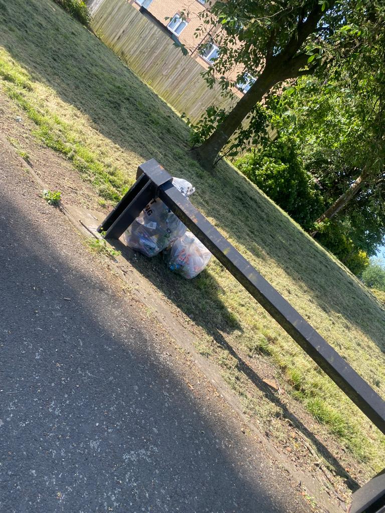 #supersaturday with Henry #litterpicking his #afoptedstreets in #Smethwick.

Another 2 bags of #litter based & ready for collection.

#thankyou #adoptastreet #volunteers #volunteeringisfun #volunteers #litterpicking @SercoESUK @sandwellcouncil