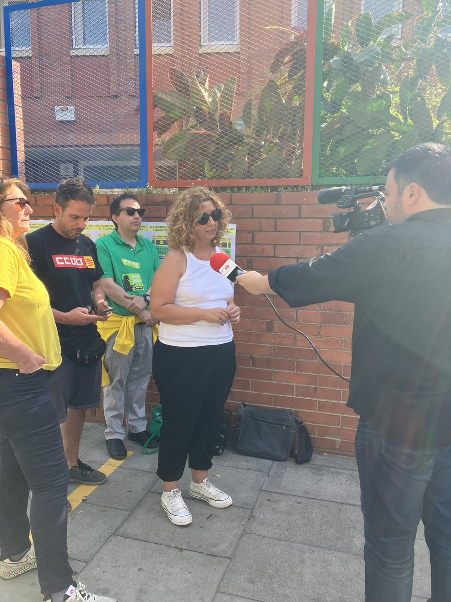 Recollim signatures a la Rosaura Terrades i roda de premsa dels sindicats i la Coordinadora. La Nostra presidenta va demanar que el Departament <a href="/educaciocat/">Educació</a> reobrir les lineas I3 de pública tancades a Gavà.
Gracies a <a href="/gavatv/">Gavà televisió</a> per la cobertura en temps de campanya.