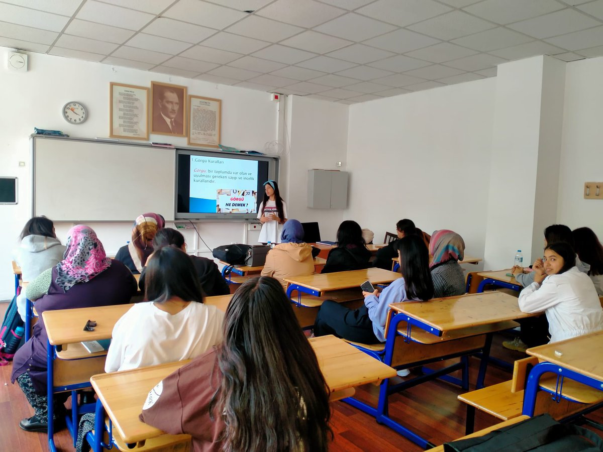 Meslek Lisesi Öğrencileri Ailelerle Buluşuyor Projesi kapsamında 23.05.2023 Tarihinde 11 H Halkla İlişkiler alanı öğrencilerimiz 'Sosyal Hayatta İletişim' konusunda velilerimizi bilgilendirdiler. #halklailişkiler #mesleklisesiöğrencilerihayatadokunuyor @AnkaraMTE