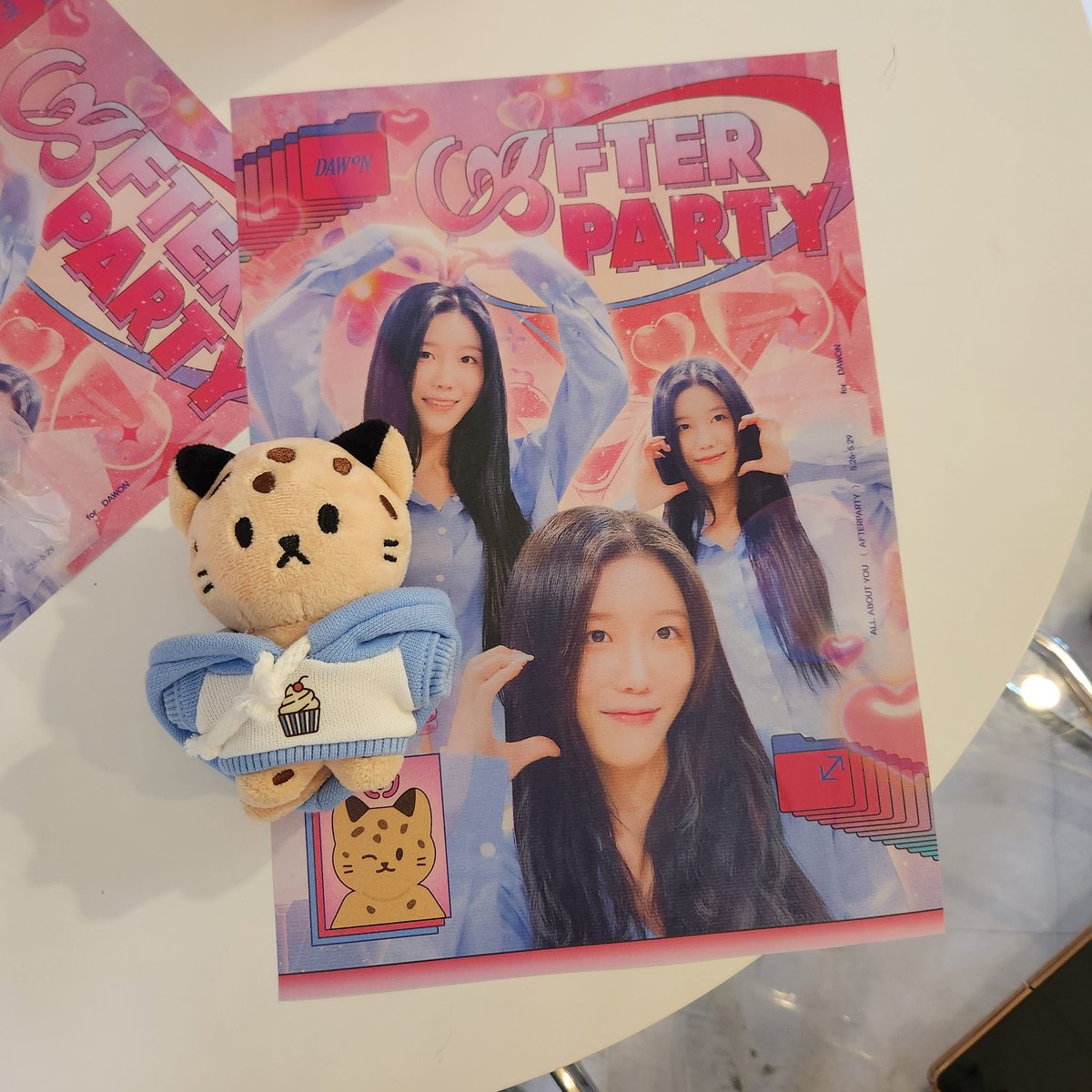 📍하이볼페브
다원아 생일 축하해🎂 🐆
째뀨와 함께한 하이볼페브 
칵테일 대존맛.. 🍓 
호다닥 가서 선착특전도 받았어요 삼각캔디키링 너무 예뿜
#다원이를_위한_afterparty
#우주소녀 #다원 #WJSN #DAWON