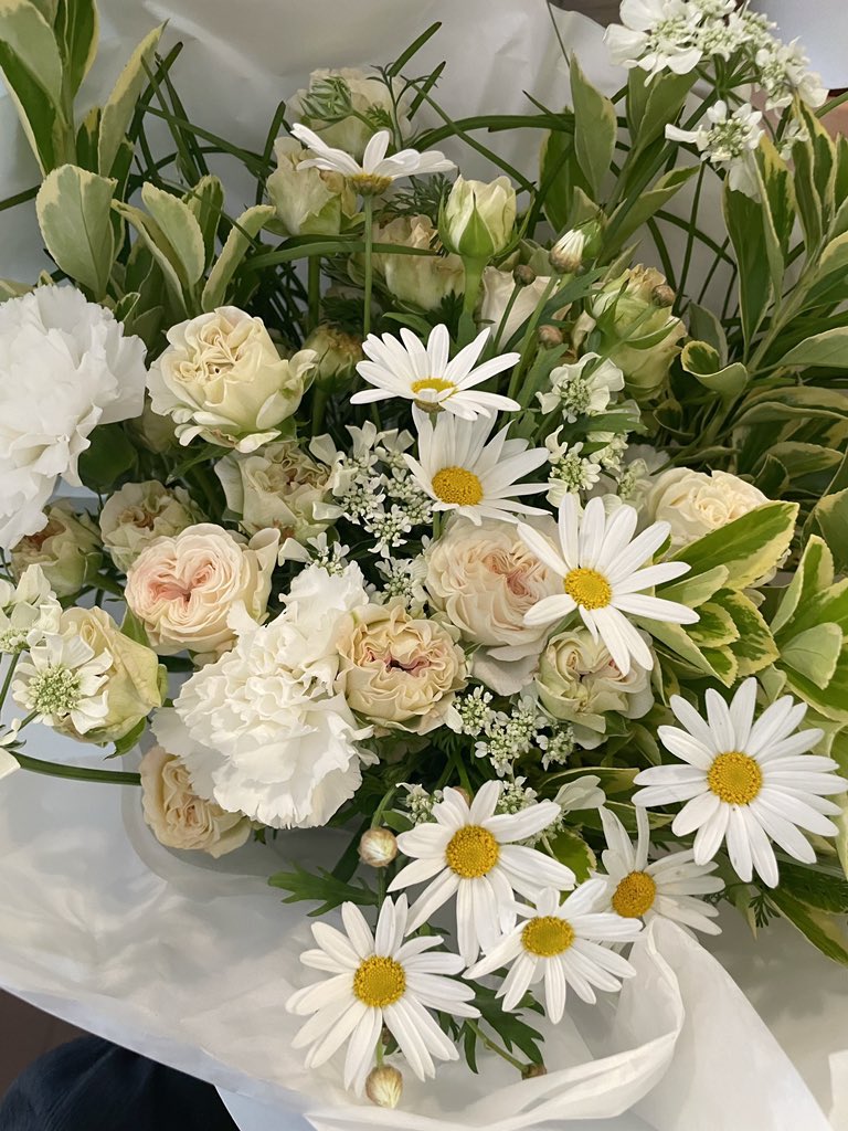 yourmydaisy's tweet photo. 재환날 재환시🌼🤍

#째니생일이니까_527배_행복해
#HAPPY_28TH_JAEHWAN_DAY
#김재환 #KIMJAEHWAN https://t.co/26MgPXX1cJ
