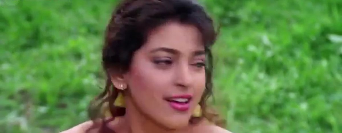 juhi’s is truly like a living Belle’s from Disney especially in this yellow dress aww she so cute 🥺💛🕊️🥀
#Darr #JuhiChawla #ShahRukhKhan