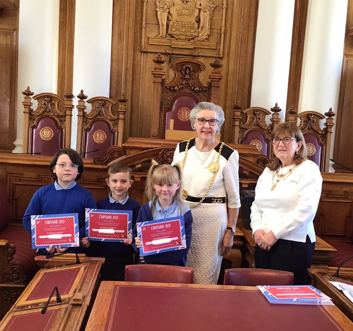 Throwback to when three of our Year 3s spent the morning at the Town Hall learning all about democracy. They got to vote for the next leader of ‘Starryland’ in a secret poll. They loved telling the rest of the class all about it and were fab role models for @simonsideschool!✏️🗳️