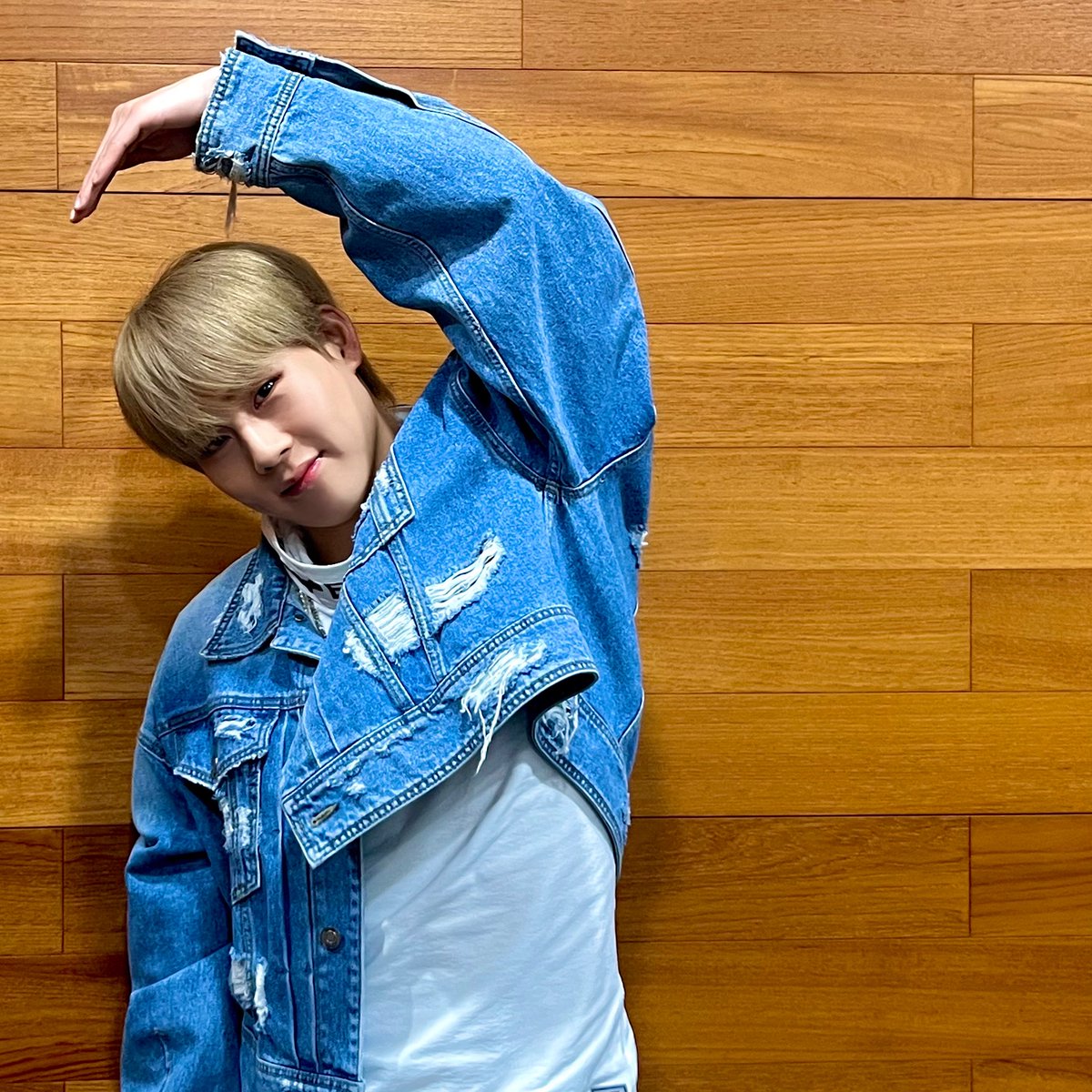OfficialMONSTAX's tweet photo. 📸
230527 #몬스타엑스 #주헌
MBC 쇼! #음악중심 완료 ✨

밖엔 비가 내리지만
음악중심엔 ‘주헌’이란 빛이 내려요💛
몬베베 마음을 화창하게 밝혀주는
FREEDOM 무대 어떠셨나요?🌟

#JOOHONEY 
#MONSTA_X #MONSTAX 
#LIGHTS #FREEDOM https://t.co/Inqxcxvdx5