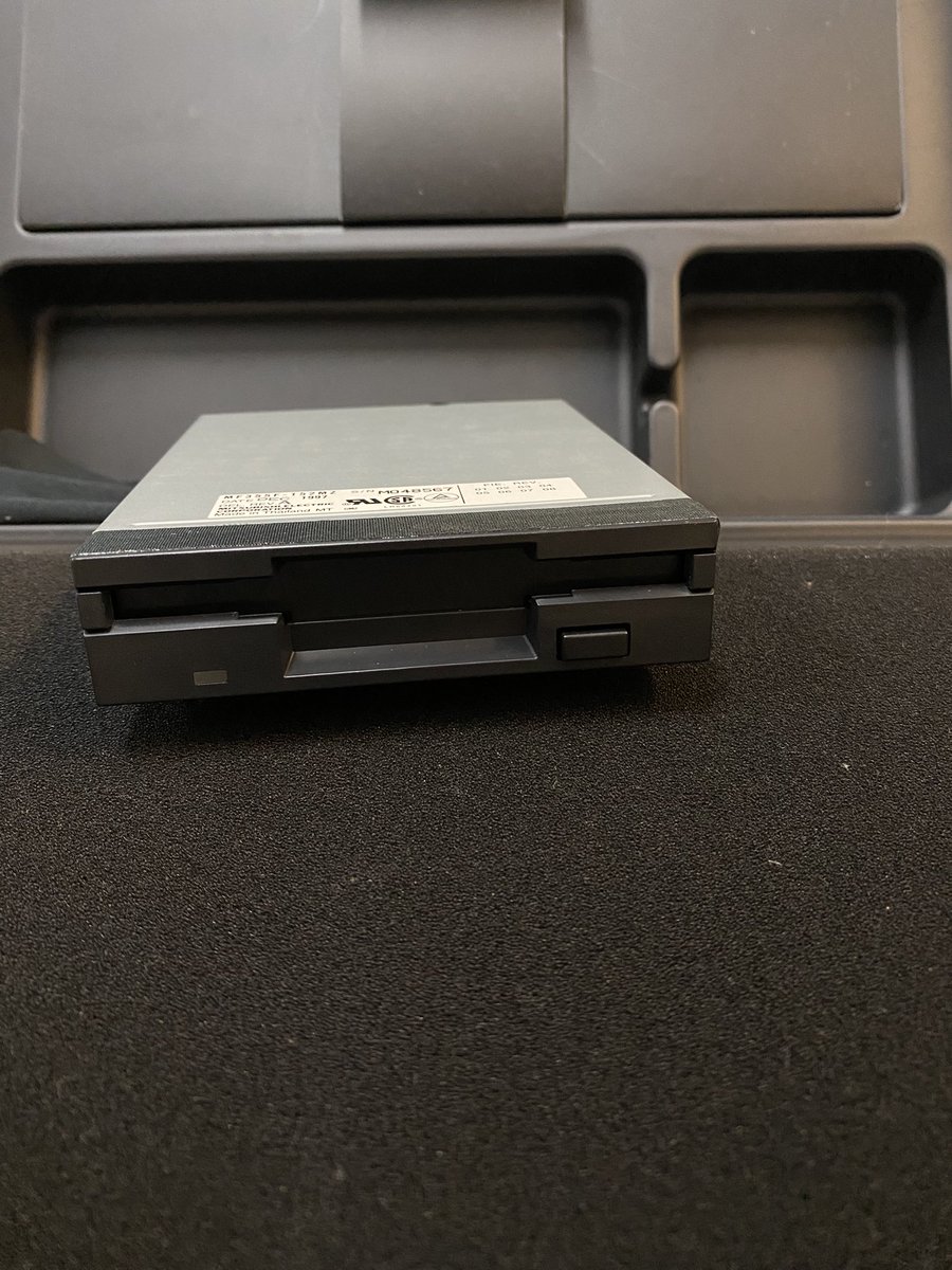 BWTHOMAS_NZ's tweet photo. Floppy drive haha 😁 https://t.co/nEgwIUkQ8t