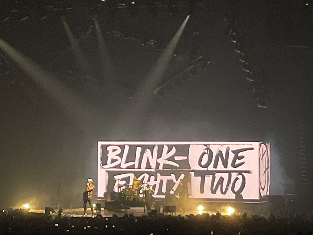 ShannonJ308's tweet photo. @blink182 rocked @CFGBankArena in #Baltimore! 
.
.
.
#mybmore #music #concerts #datenight #TOUR @jstew282 https://t.co/NyKH2uLz5O