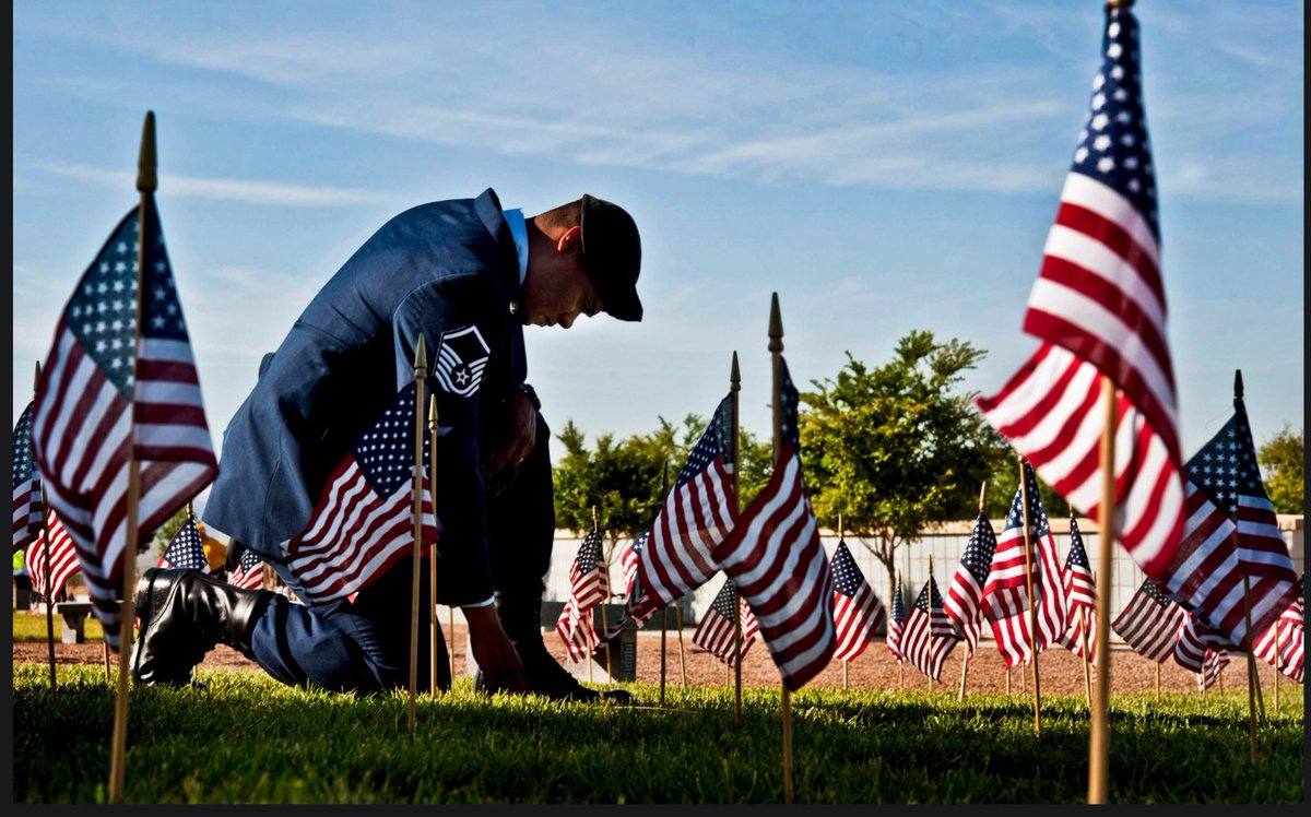 Honoring those service members who've died in defense of our country...🕊 #MemorialDay
