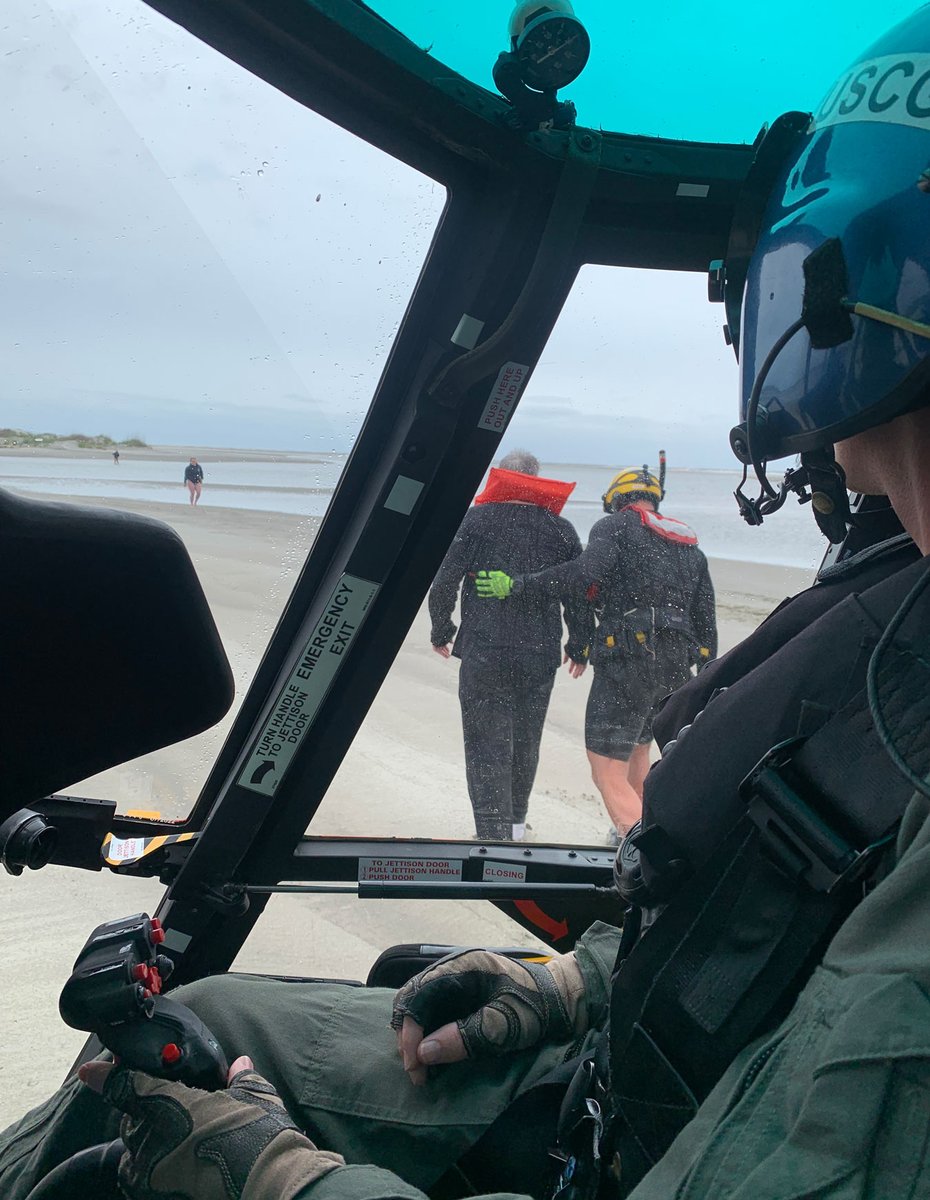 Some good news out of U.S. Coast Guard Southeast. 🙌  

A #USCG Air Station Savannah aircrew rescued three people, Friday, after their 39-foot vessel capsized near Kiawah Island, South Carolina. 

More: ow.ly/A3P350OynGj 

#searchandrescue #semperparatus