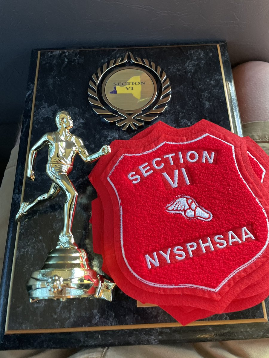 TrackNFHS's tweet image. Boys took 2nd Place at the Class AA Championship last night!!! Les by double winners Tyris Parmer (100&amp;amp;200) and David Litten (Shot&amp;amp;Disc) !! 💙💛