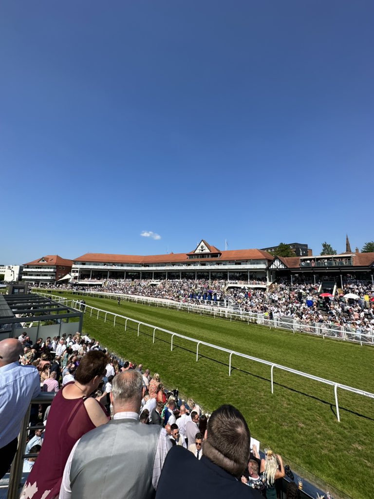 Summer racing @ChesterRaces 😍
