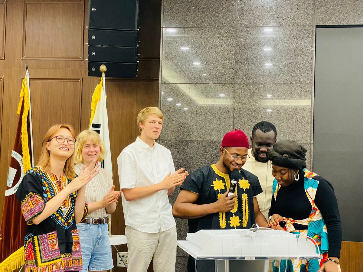 Bruknoww's tweet photo. Africa is a beautiful continent with so much love and potential to grow and achieve sustainable development. 

To commemorate this year’s Africa Day celebration, we once again gathered, this time with our friends from all over the world to showcase the beauty of our motherland. https://t.co/4wwEUZeBkF