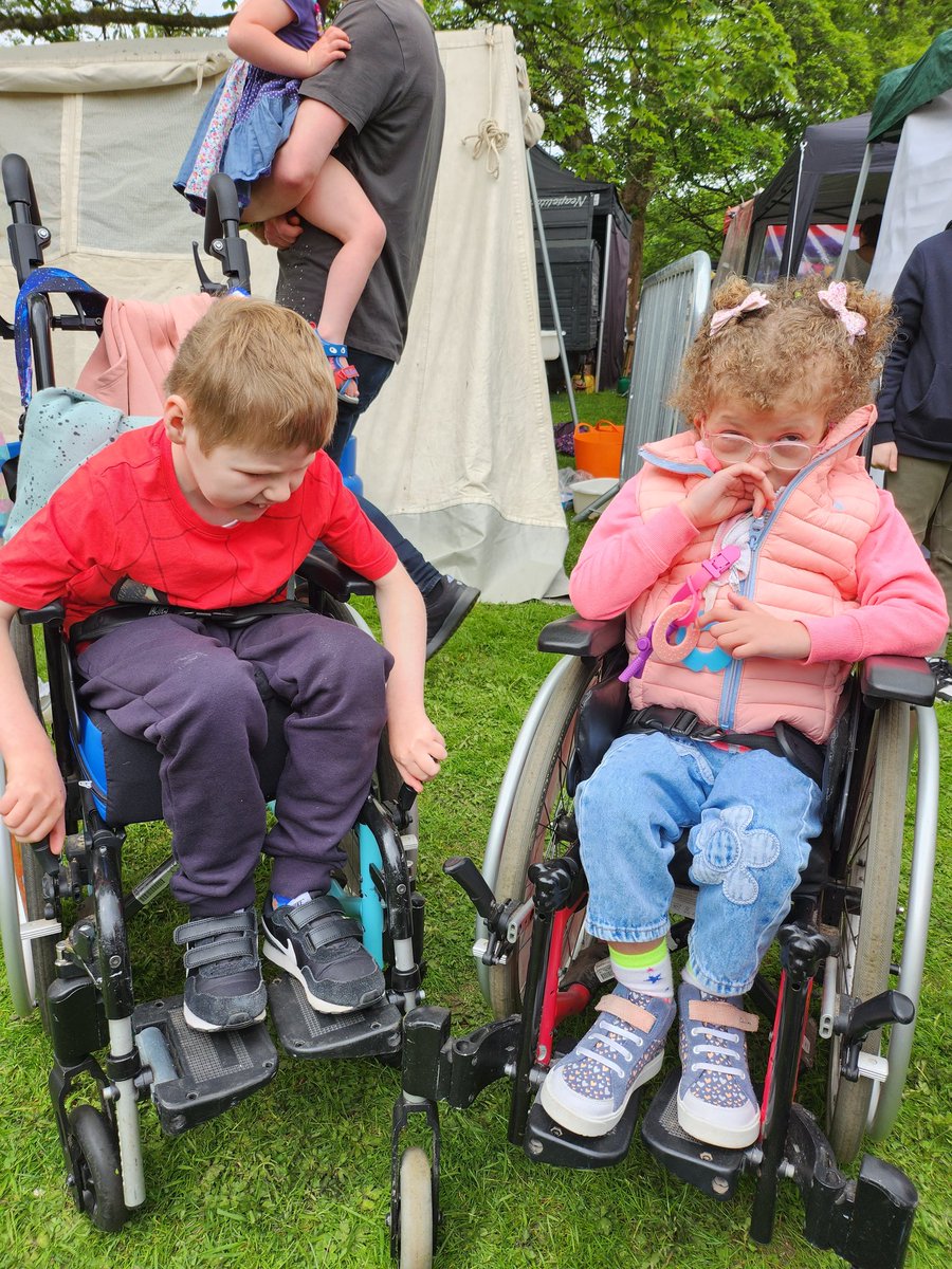 When you bump into your pals at the Dunblane Fling ❤️ @Castleviewps