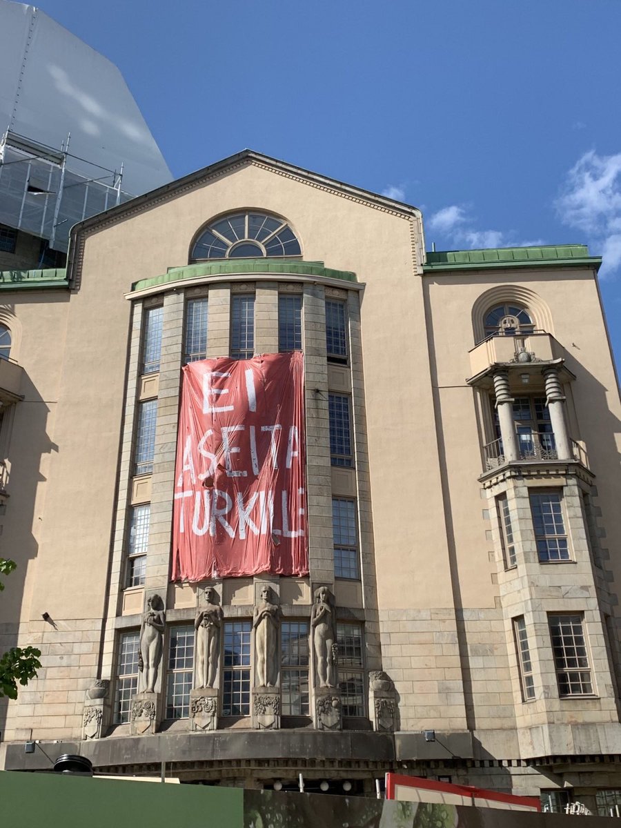 R4RFinland's tweet image. ‼️Rauha Rojavaan -mielenosoituksessa vaadimme ase- ja puolustustarvikkeiden vientikieltoa Turkille.
Asevienti Turkkiin tukee sen hyökkäyssotaa ja joukkotuhontaa Kurdistanissa.
#RiseUp4Rojava