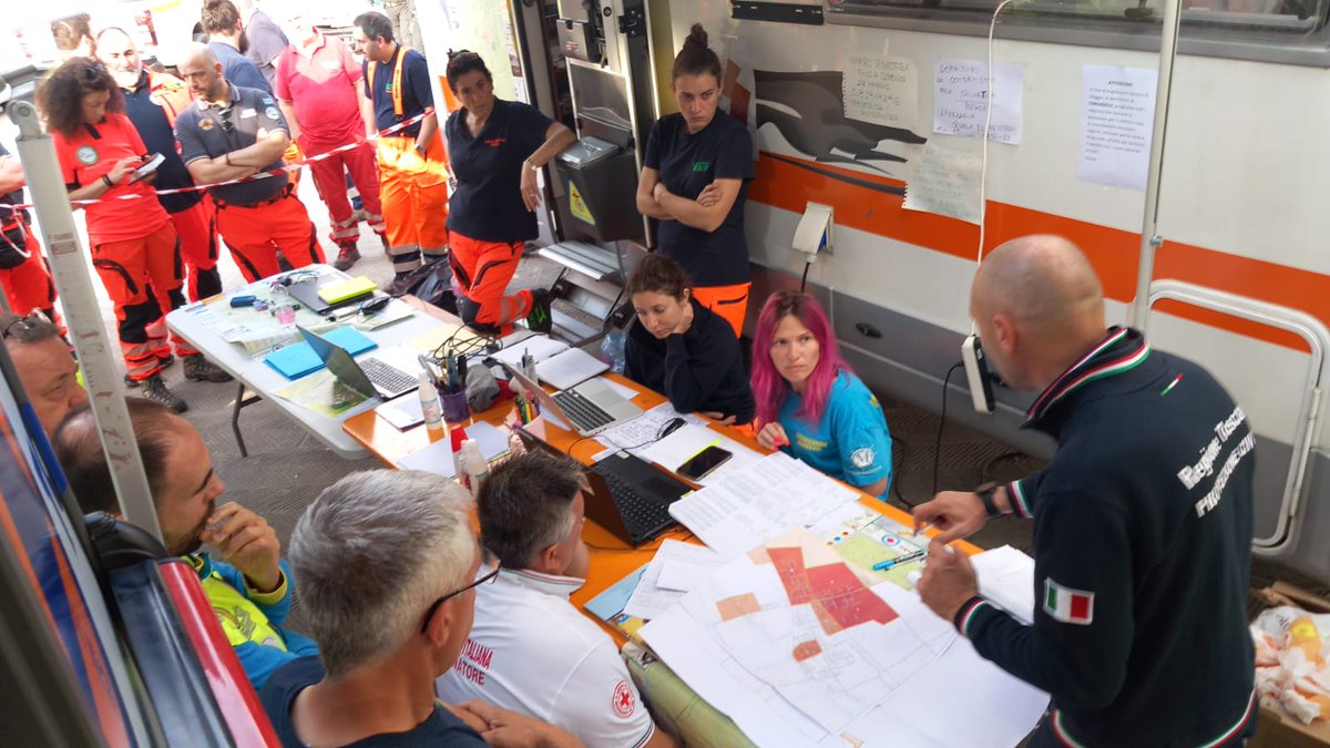 ProtCivileRT's tweet photo. #EmiliaRomagna Prosegue l'attività della Colonna mobile di @regionetoscana a Conselice per il supporto alla popolazione e al Centro Operativo Regionale a Bologna https://t.co/Xk7yLiXq0G